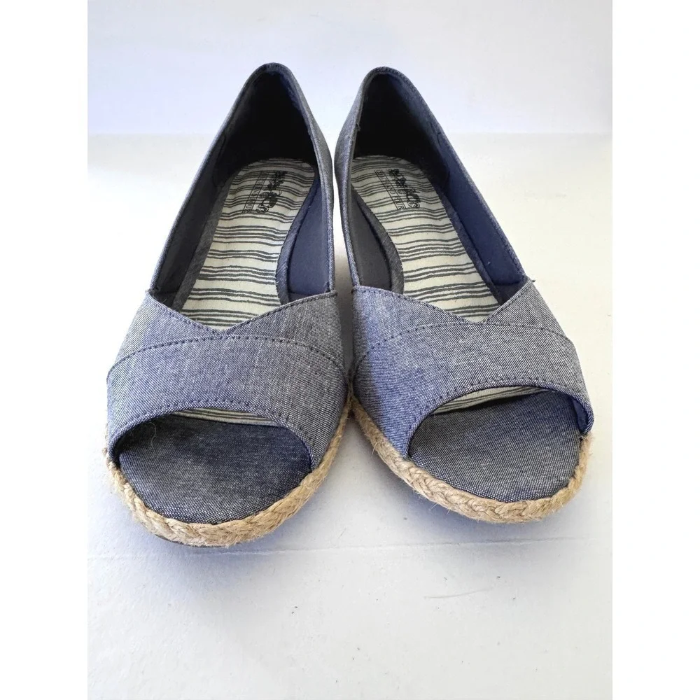 Coach and Four Peep Toe Wedge Size 7.5 Blue Chambray Espadrille Sandals